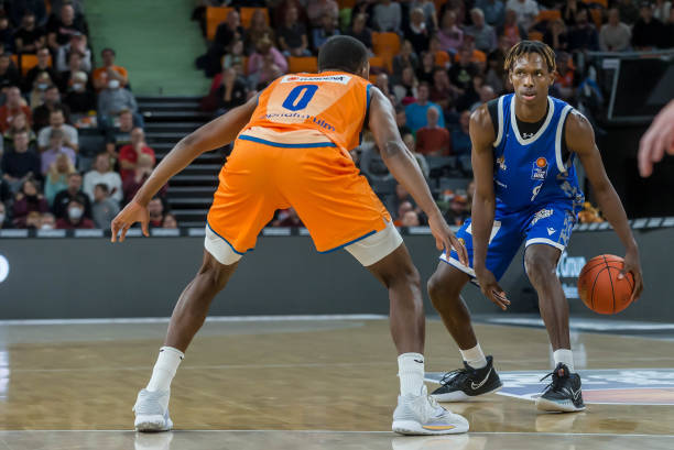 调整战术以 调整战术以