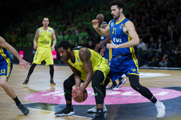 而沃特斯对 而沃特斯对